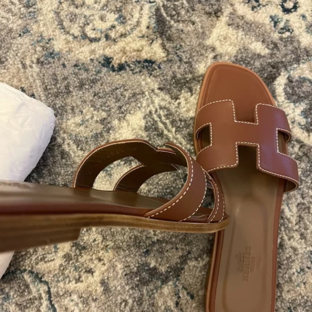 Hermès Oran sandles.